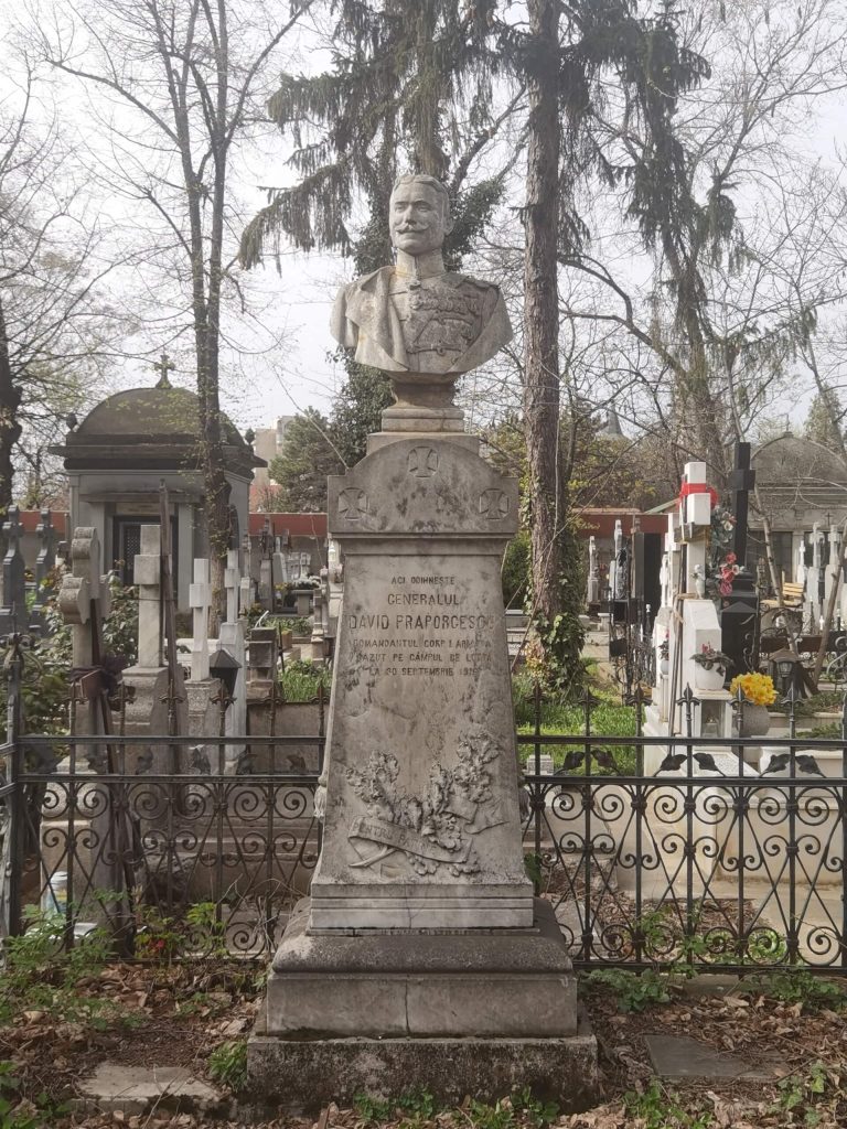 Mormântul generalului David Praporgescu, cimitirul Bellu, București.